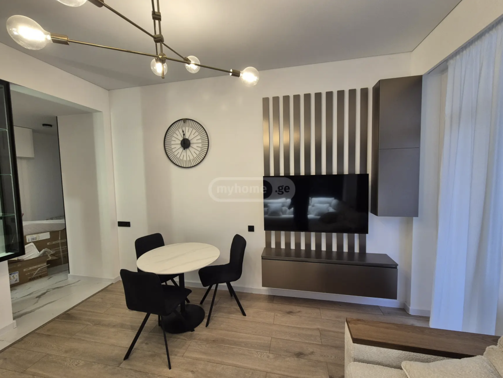 იყიდება 2 ოთახიანი ბინა საბურთალოზე